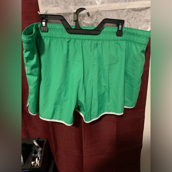 Old navy running short - Picture 2 of 2